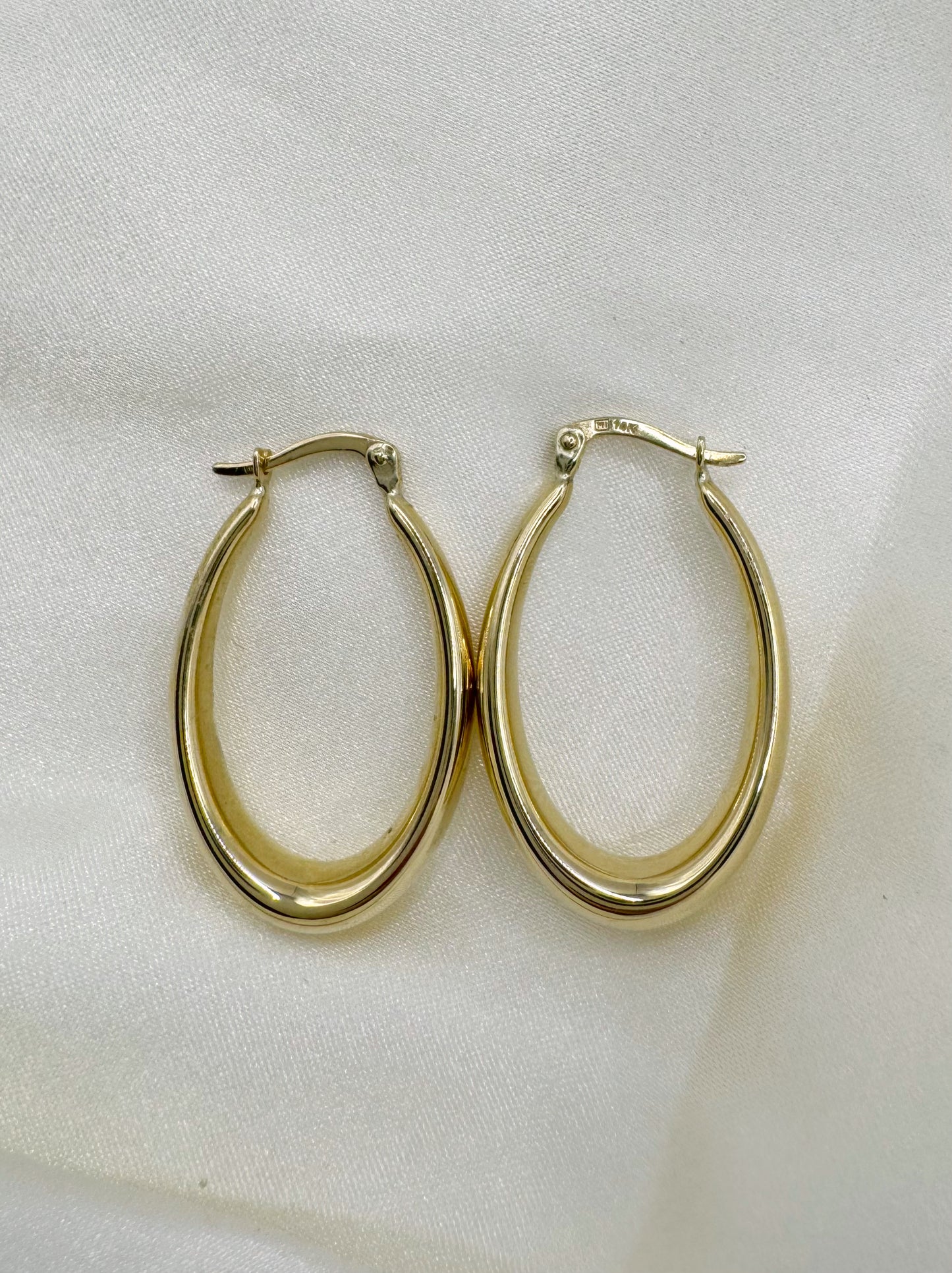 Large Chunky Oval Hoop