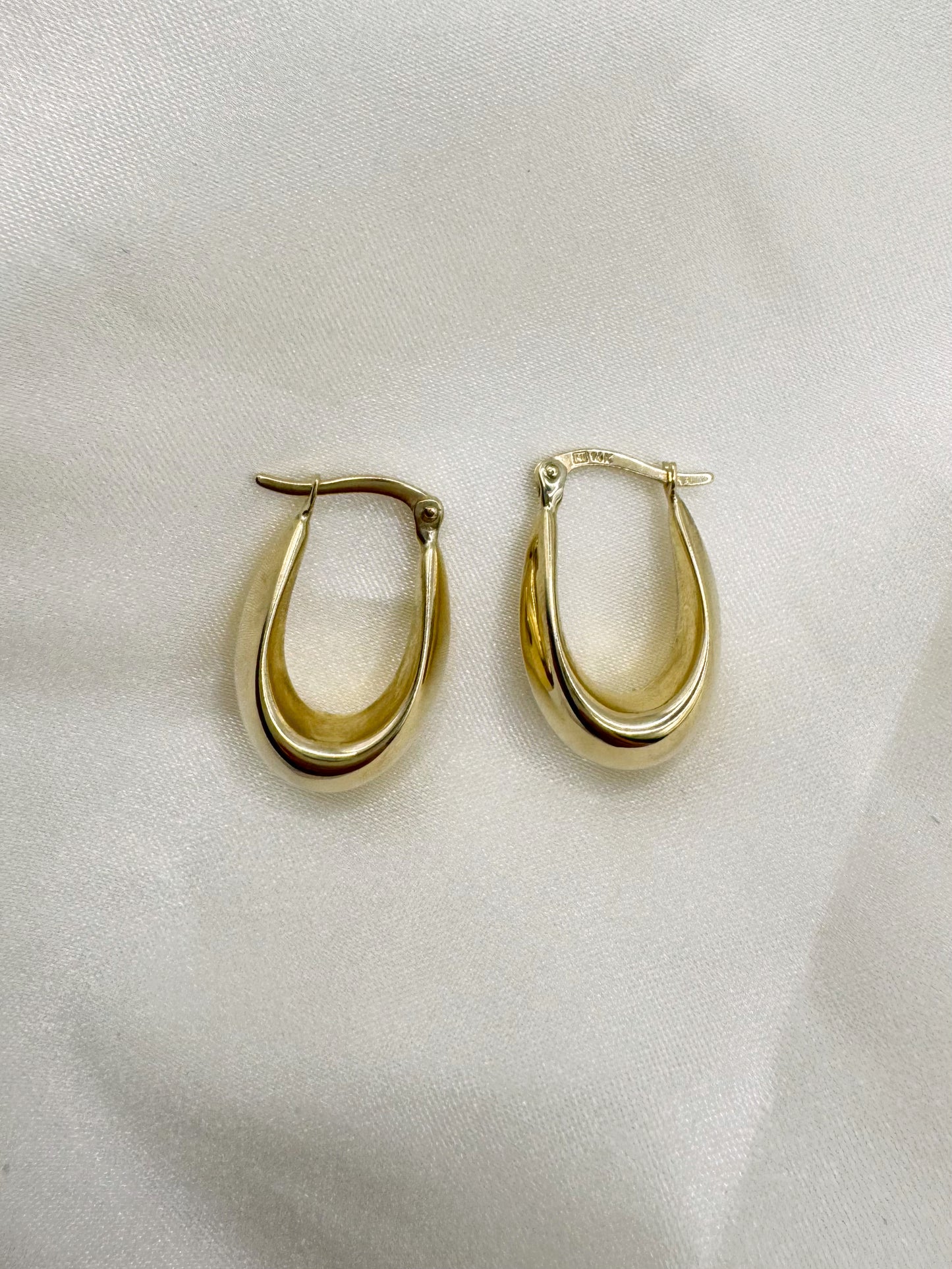 Small Chunky Oval Hoop