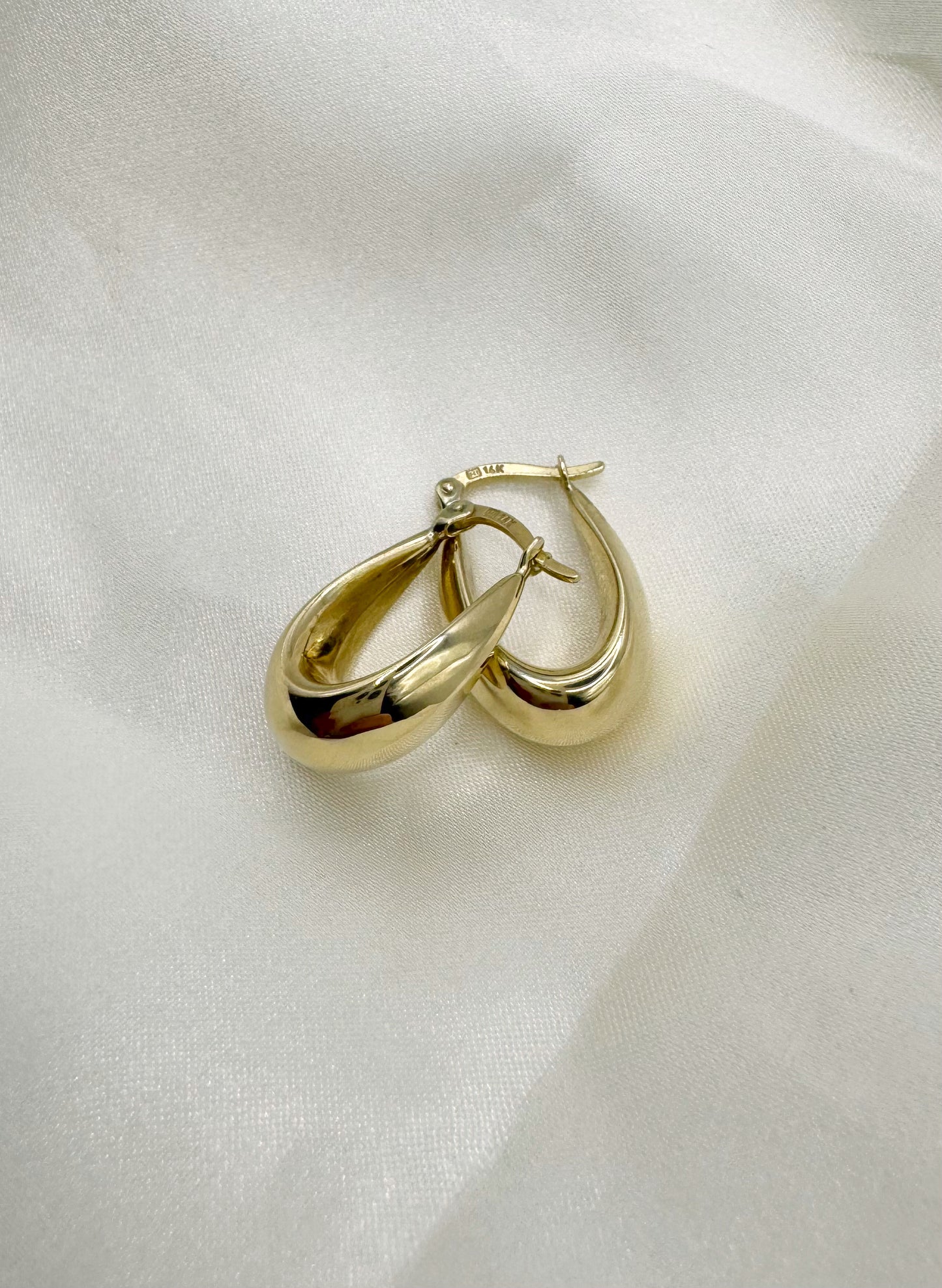 Small Chunky Oval Hoop