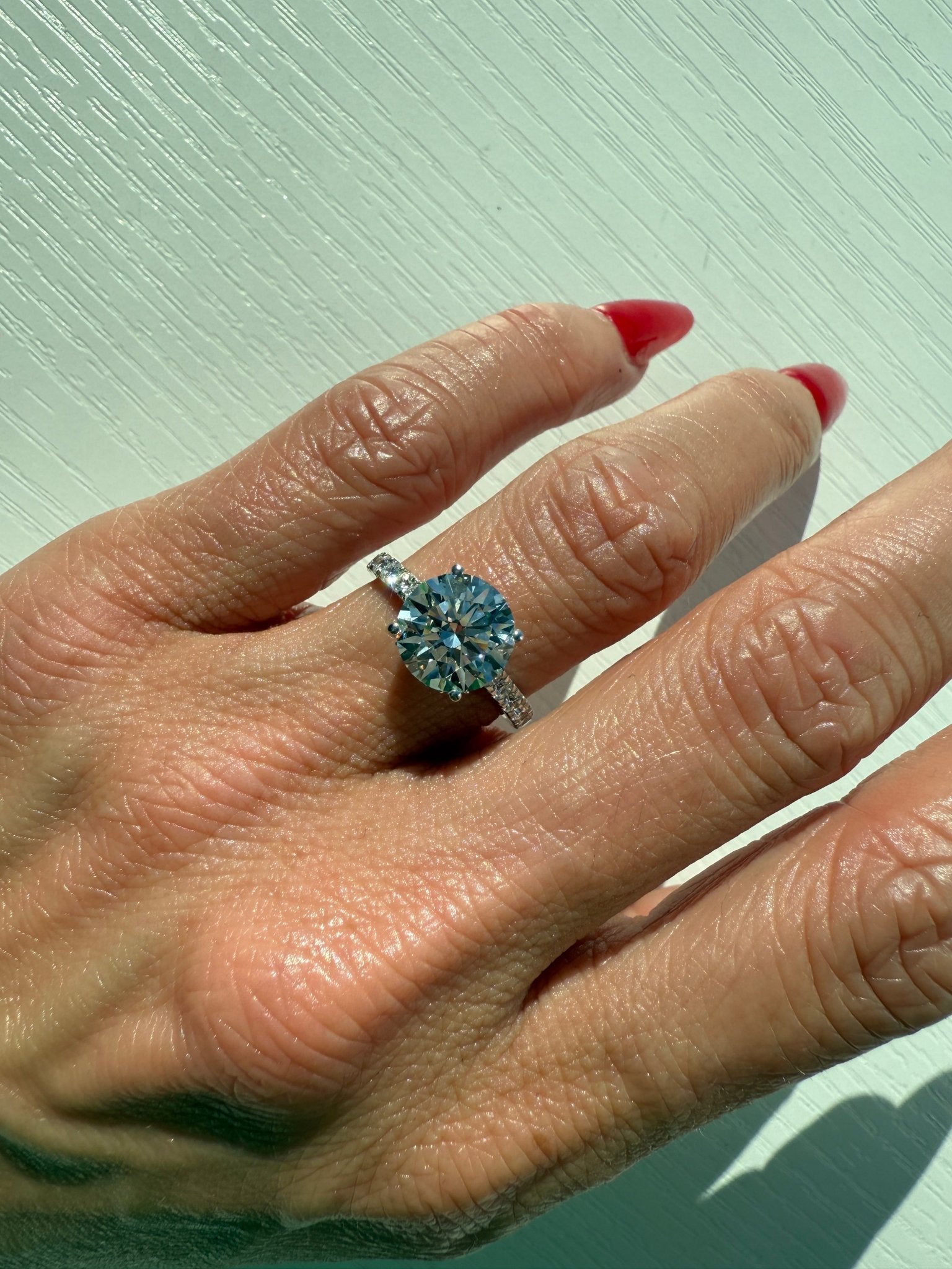 Round Brilliant Dubai Engagement Ring - Lanore Fine Jewelry