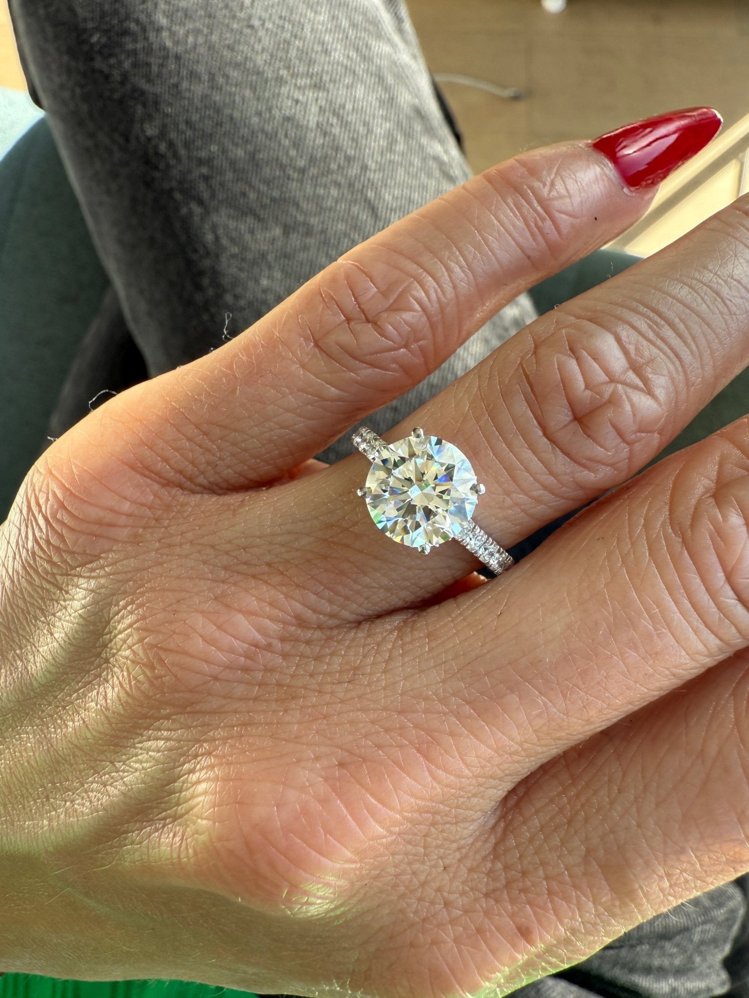 Round Brilliant Dubai Engagement Ring - Lanore Fine Jewelry