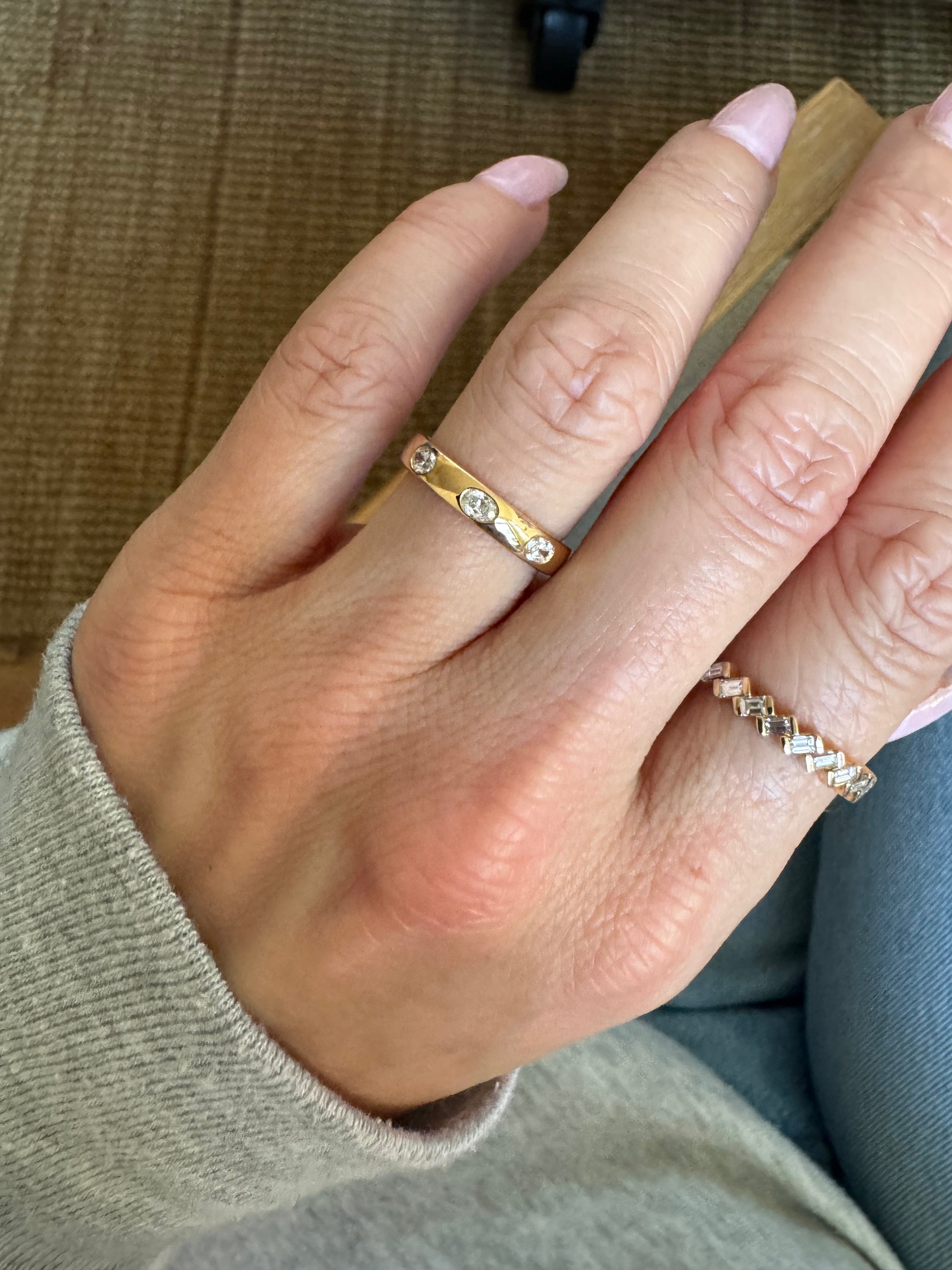 Oval Cut Dot Band (Lab Grown Diamond)