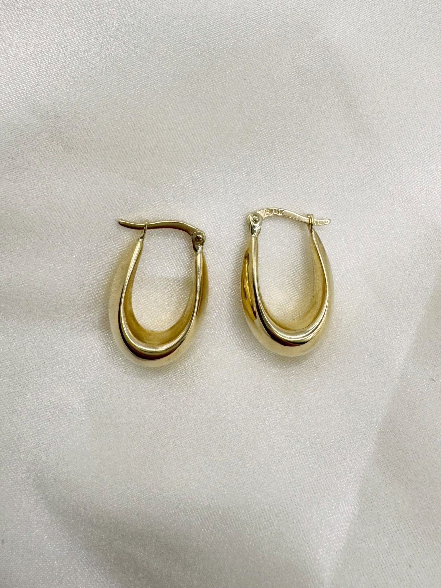 Small Chunky Oval Hoop - Lanore Fine Jewelry
