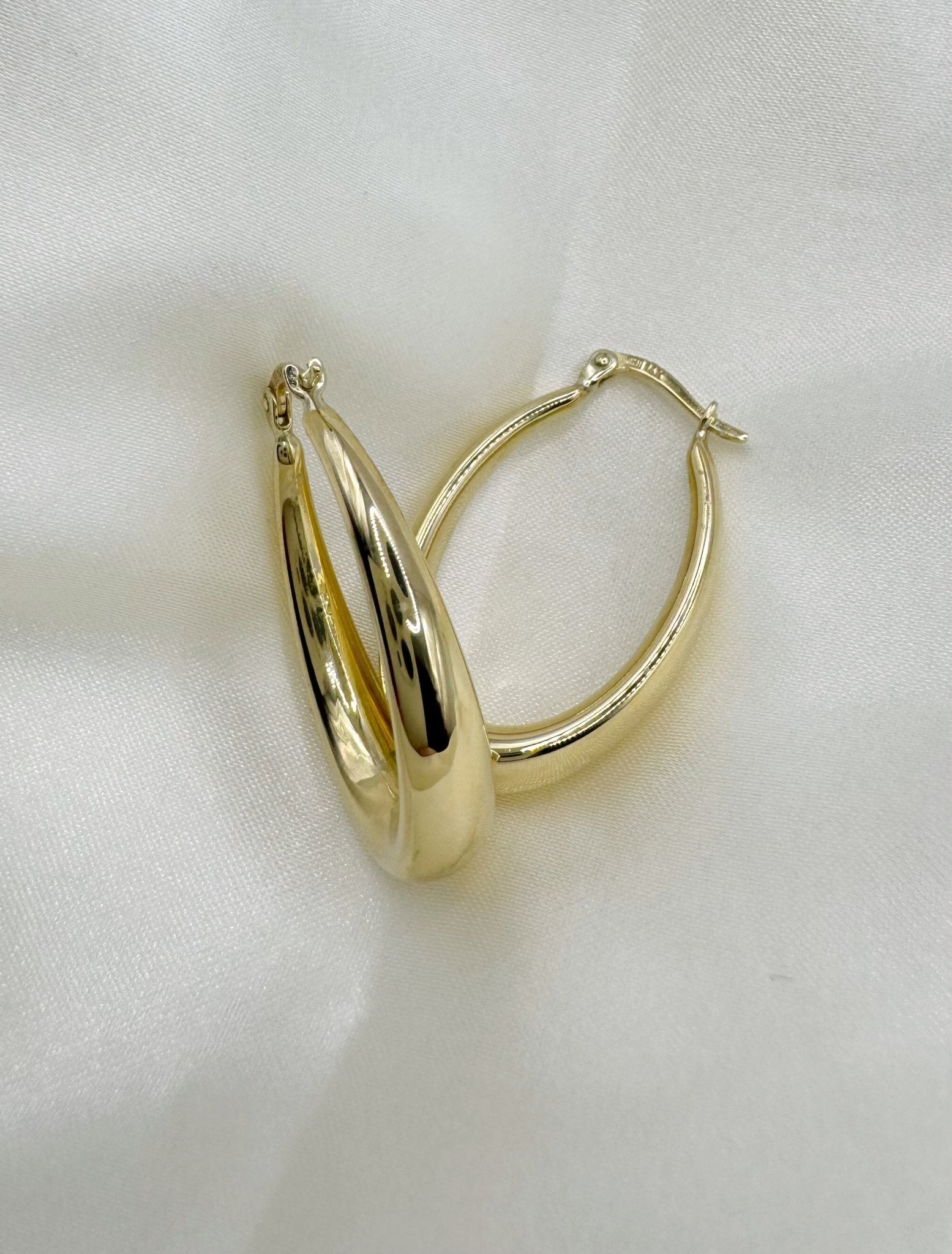 Large Chunky Oval Hoop - Lanore Fine Jewelry