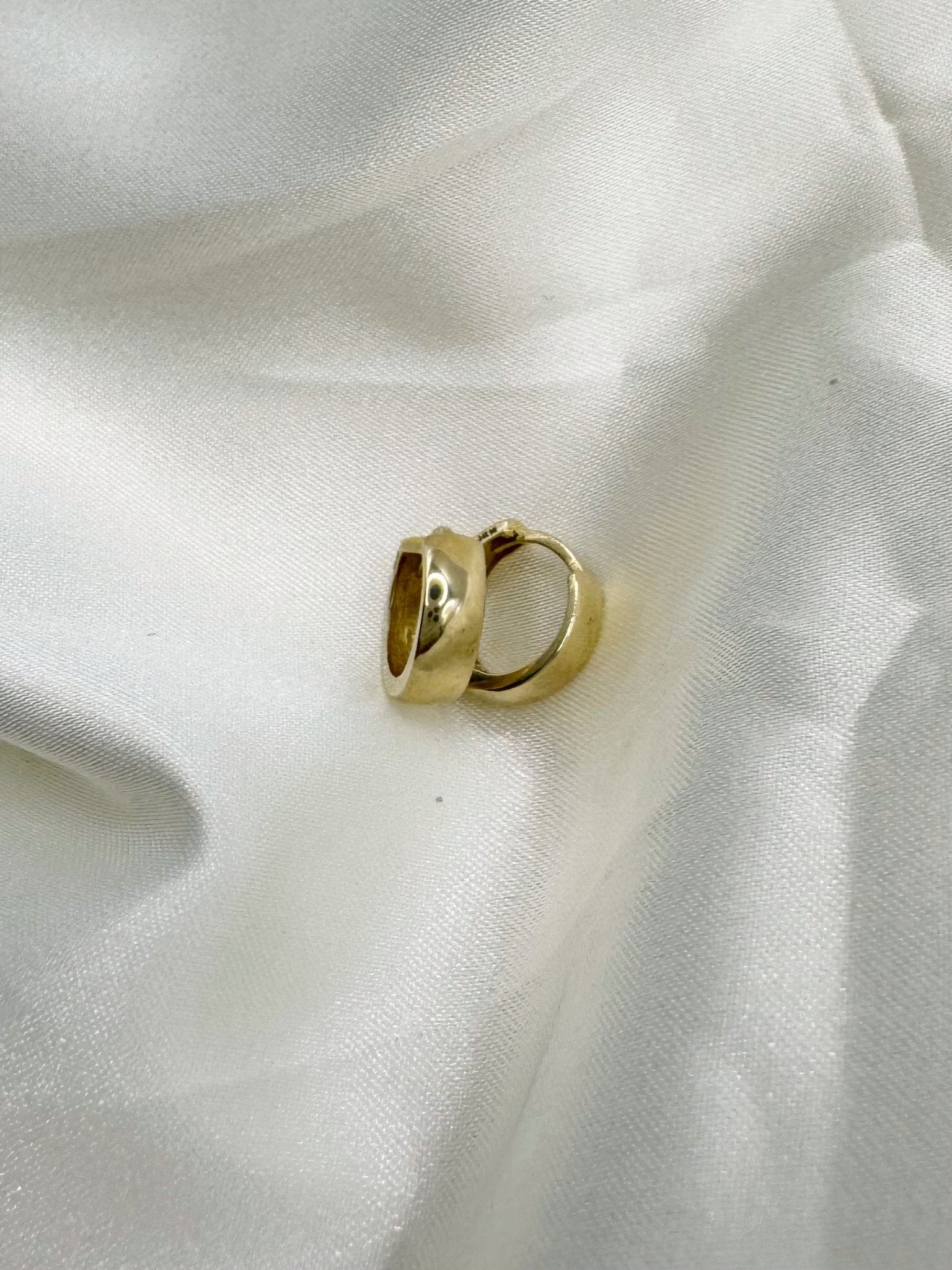Classic Gold Huggie - Lanore Fine Jewelry