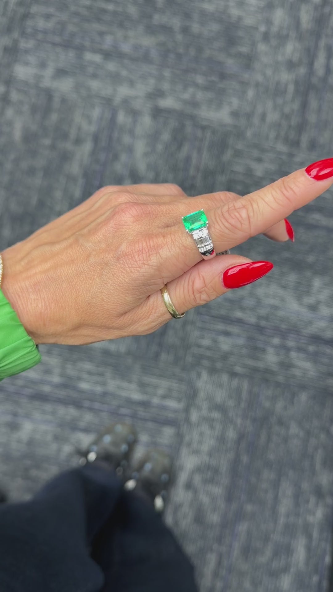 Colombian emerald and baguette diamond ring video
